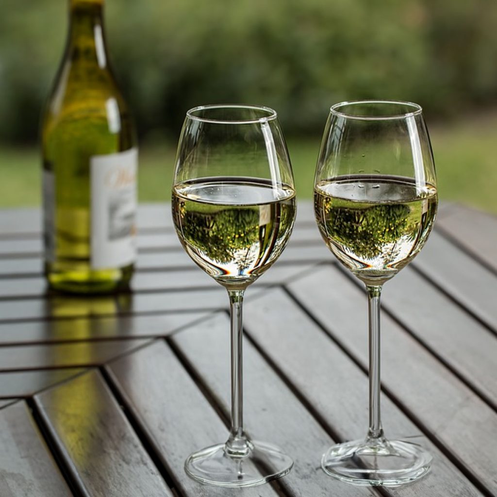 Enjoy Summer with These Refreshing types of White Wines