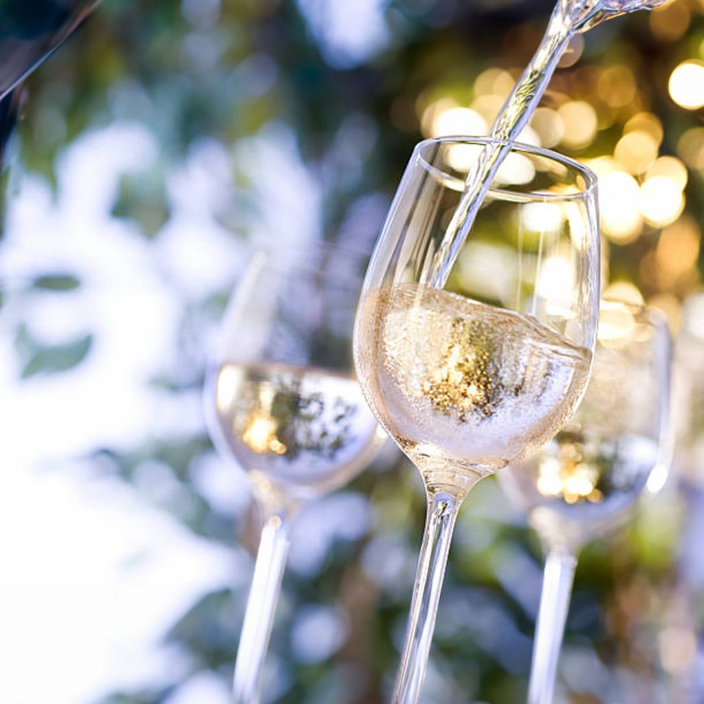 Enjoy Summer with These Refreshing types of White Wines