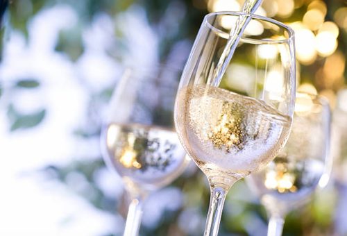 Enjoy Summer with These Refreshing types of White Wines